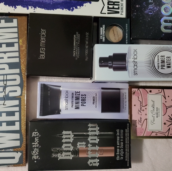 High-End Makeup Bundle - Picture 2 of 15